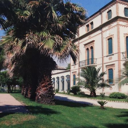Villa Montanari Rosati Порто Сан Джорджио Екстериор снимка