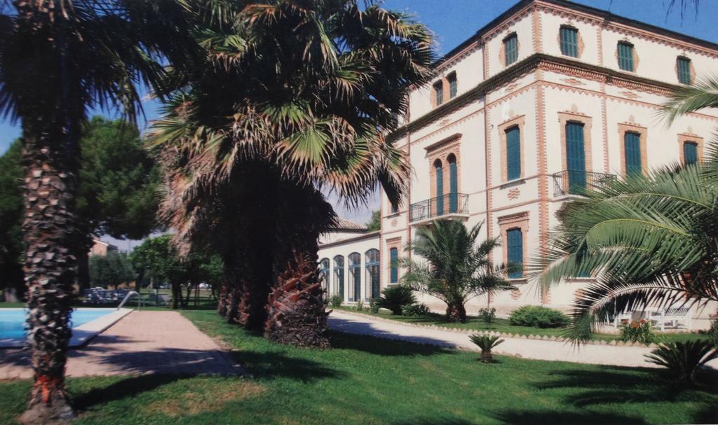 Villa Montanari Rosati Порто Сан Джорджио Екстериор снимка