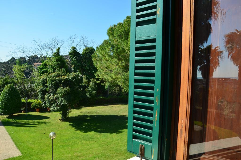 Villa Montanari Rosati Порто Сан Джорджио Екстериор снимка